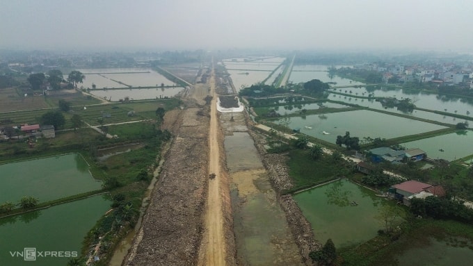 Đường trục phía Nam dài hơn 40 km, chuẩn bị thông xe thêm 7 km, giúp kết nối trung tâm Hà Nội với các xã phía Nam và tỉnh Ninh Bình. Ảnh: Phạm Chiểu