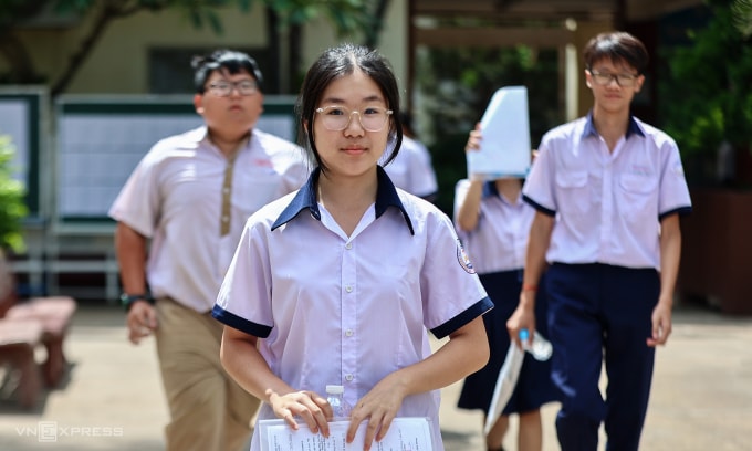 Thí sinh thi lớp 10 công lập TP HCM, tại THCS Hoa Lư, tháng 6/2025. Ảnh: Quỳnh Trần