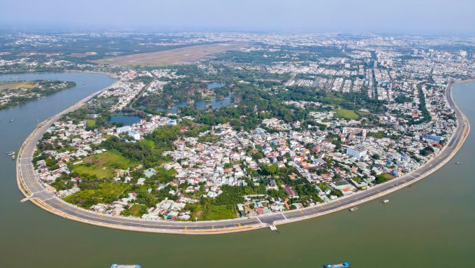 Đường ven sông tại tỉnh Đồng Nai. Ảnh: Phước Tuấn