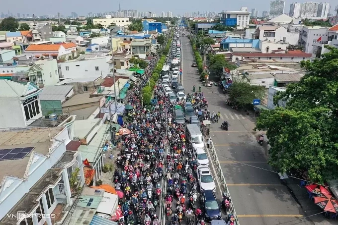 Đoạn đường Nguyễn Thị Định trước bến phà Cát Lái được đề xuất mở rộng. Ảnh: Quỳnh Trần