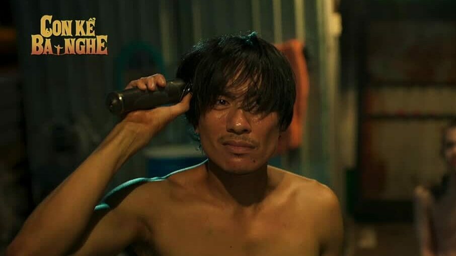 Kiều Minh Tuấn trong cảnh Thái bất lực vì bệnh tình của con