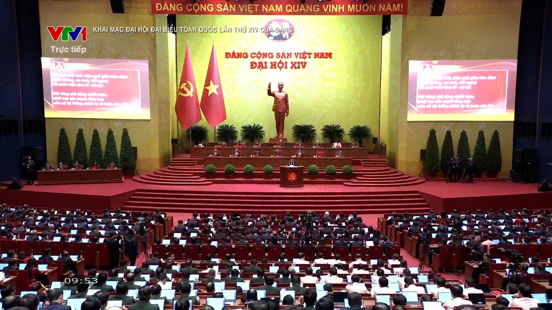 Ông Trần Cẩm Tú báo cáo kiểm điểm công tác lãnh đạo, chỉ đạo của Đảng nhiệm kỳ khóa XIII