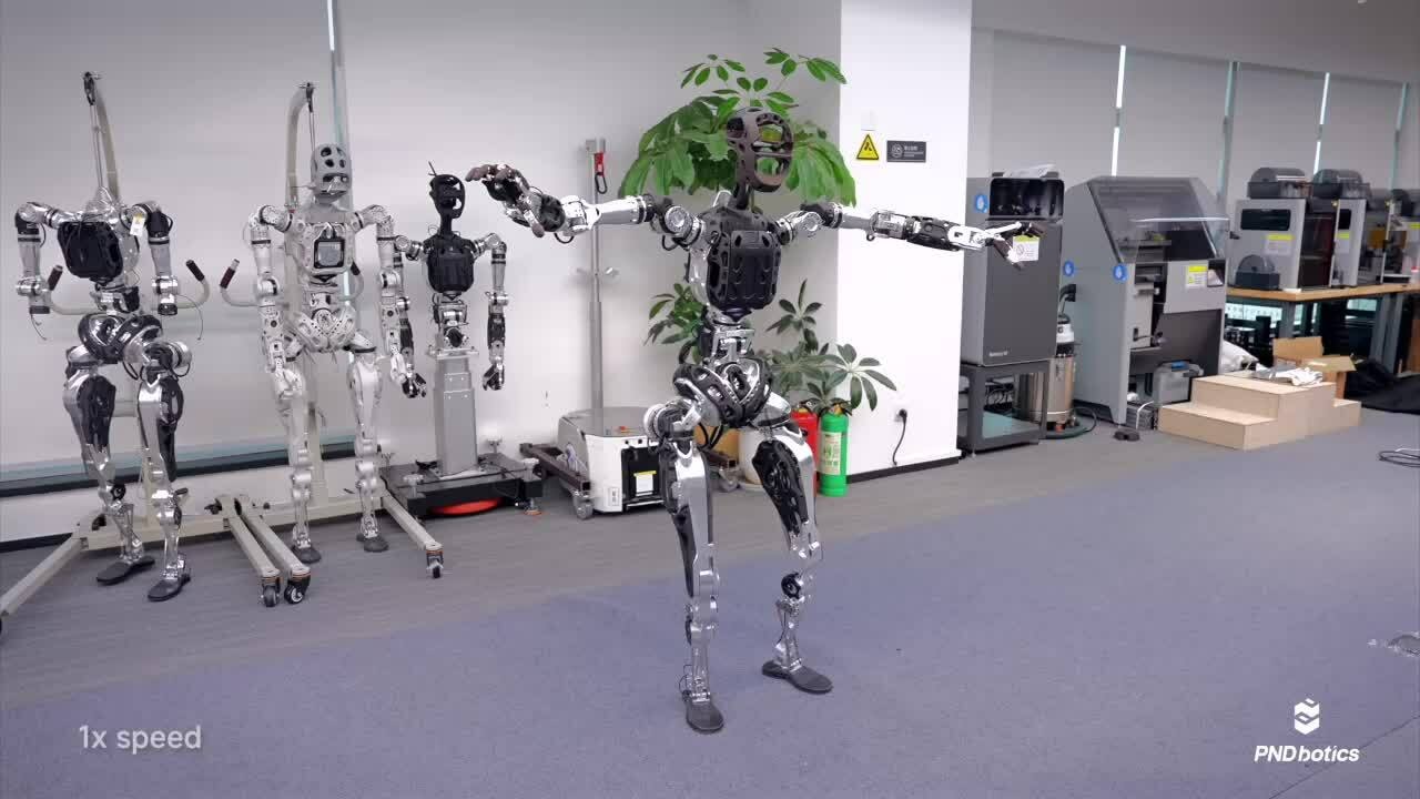 Robot hình người Trung Quốc gây sốt với điệu nhảy Charleston