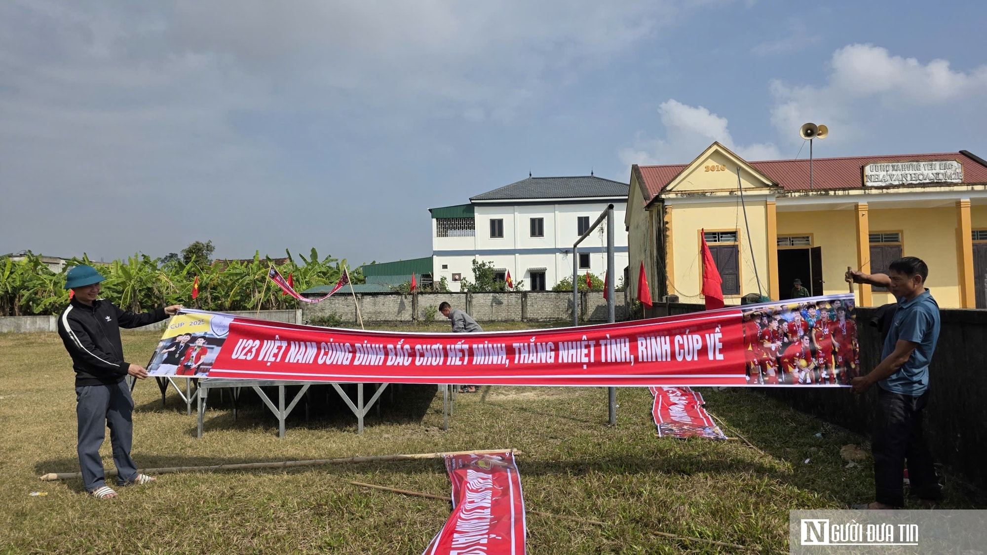 Người dân quê nhà Đình Bắc "tiếp lửa" đội tuyển U23 Việt theo cách đặc biệt- Ảnh 2.