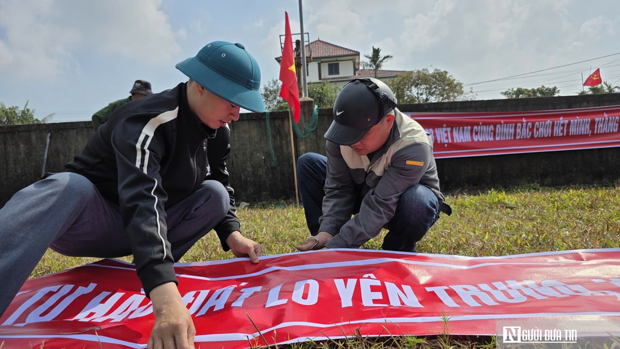 Người dân quê nhà Đình Bắc "tiếp lửa" đội tuyển U23 Việt theo cách đặc biệt- Ảnh 5.