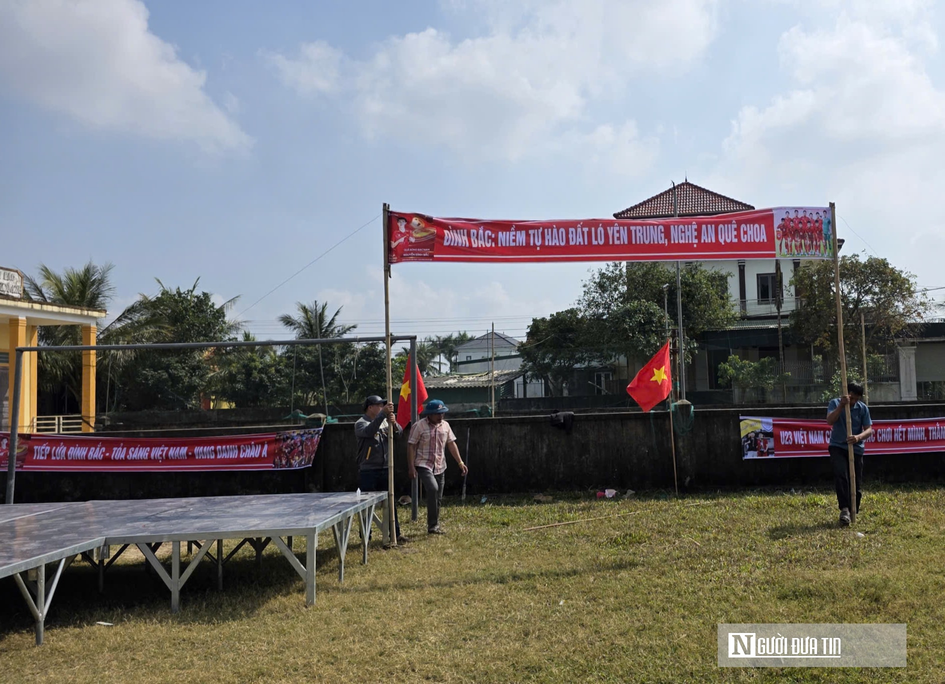 Người dân quê nhà Đình Bắc "tiếp lửa" đội tuyển U23 Việt theo cách đặc biệt- Ảnh 6.