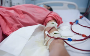 Vụ mẹ tử vong, con gái 6 tuổi bị vùi lấp dưới đất khi đi mua lợn: Sức khỏe bé gái 7 tuổi hiện ra sao? - Ảnh 4.