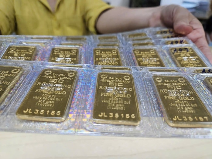 Giá vàng miếng SJC tăng lên 165 triệu đồng / lượng , nguồn cung khan hiếm - Ảnh 2.