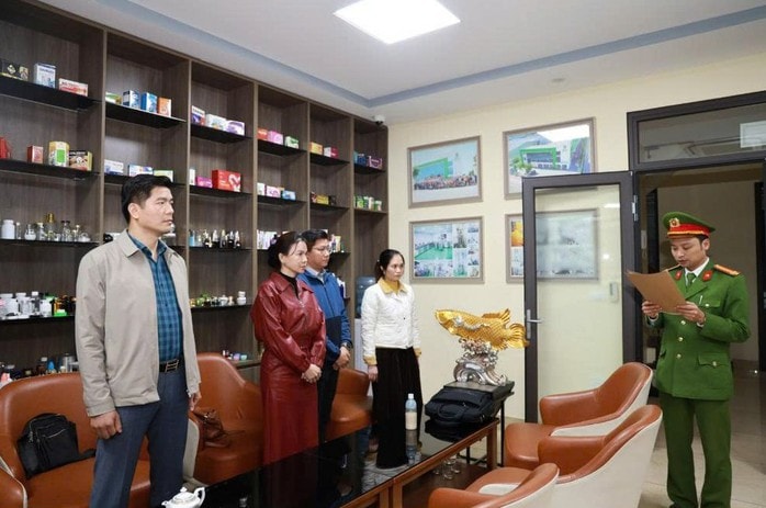 Khởi tố Tổng giám đốc 1 công ty sản xuất thực phẩm chức năng giả quy mô ngàn tỉ đồng - Ảnh 2.