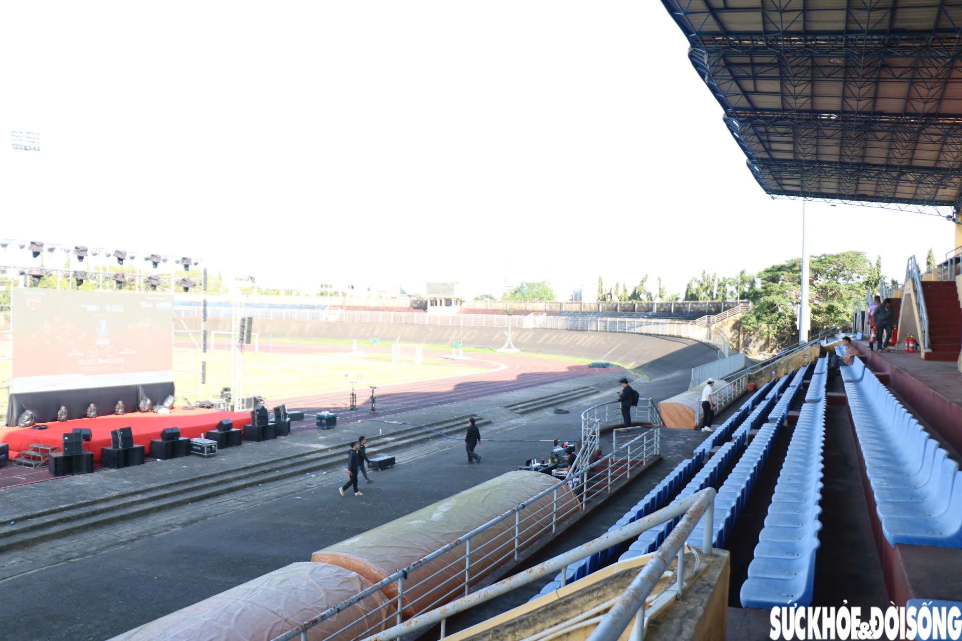 Cận cảnh màn hình LED 'khủng' ở Huế tiếp lửa U23 Việt Nam đấu U23 Trung Quốc- Ảnh 1.