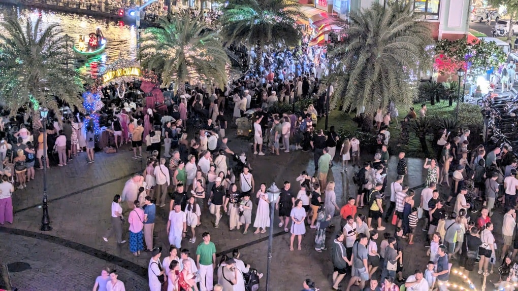 Phú Quốc đón số chuyến bay quốc tế cao kỷ lục, nhiều điểm đến kín khách - 1 Phú Quốc đón số chuyến bay quốc tế cao kỷ lục, nhiều điểm đến kín khách - 1