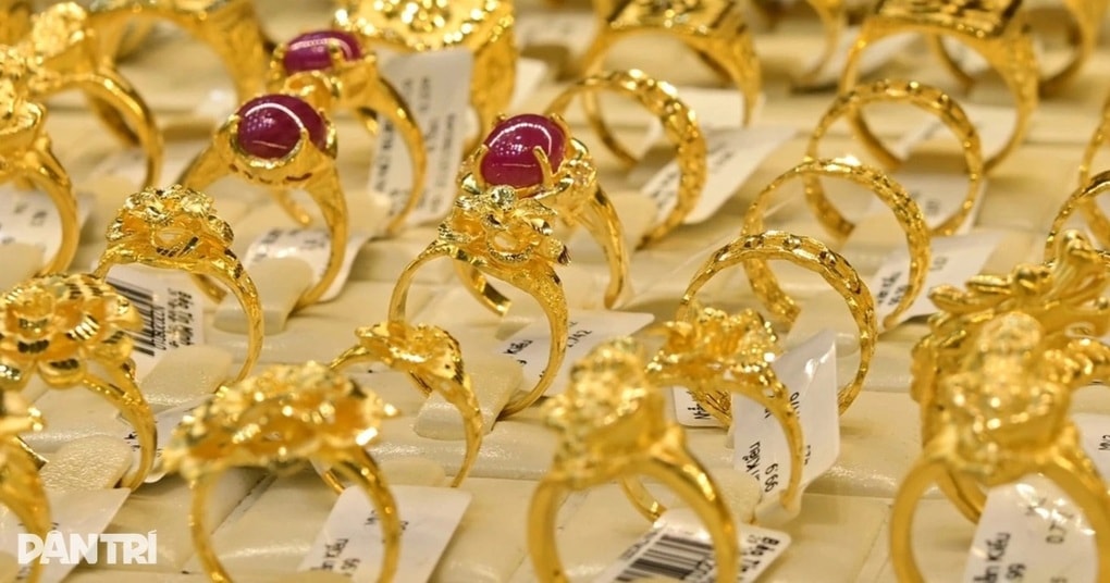 Giá vàng 170 triệu đồng/lượng, công ty nữ hoàng trang sức lời lãi ra sao? - 1