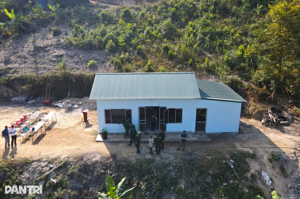 Ngôi nhà mới của cậu học trò mồ côi và nghĩa tình nơi biên giới - 3 Ngôi nhà mới của cậu học trò mồ côi và nghĩa tình nơi biên giới - 3