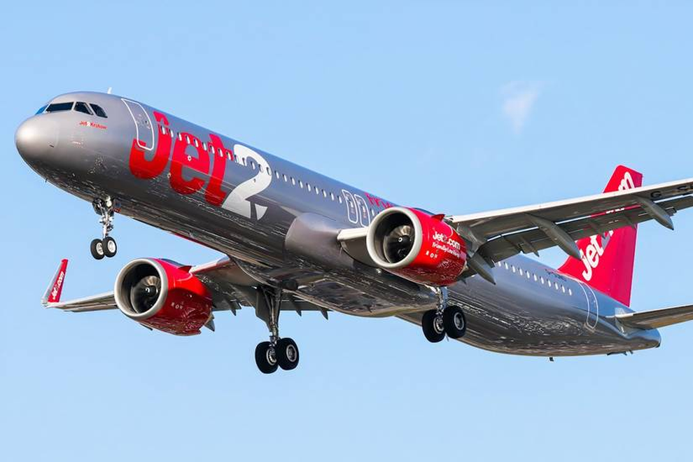 Máy bay cất cánh ở Anh bỏ quên 36 người ở sân bay, hành khách bức xúc - 1