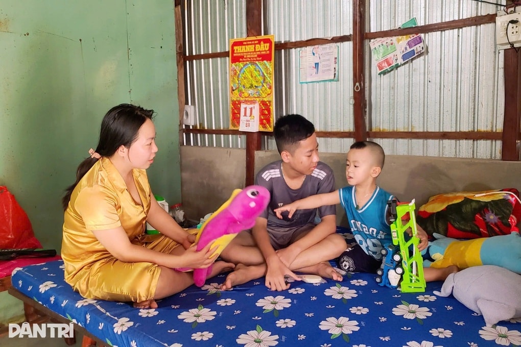 Cha mẹ nghèo nỗ lực cứu con trai 3 tuổi đang vật lộn với bệnh ung thư - 1