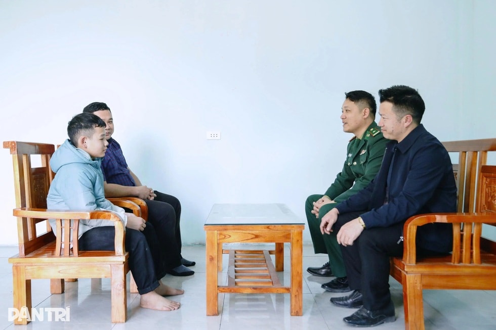 Ngôi nhà mới của cậu học trò mồ côi và nghĩa tình nơi biên giới - 5 Ngôi nhà mới của cậu học trò mồ côi và nghĩa tình nơi biên giới - 5