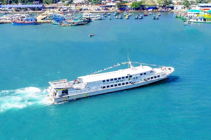 Một tàu cao tốc của thương hiệu Superdong đang hoạt động. Ảnh: SKG