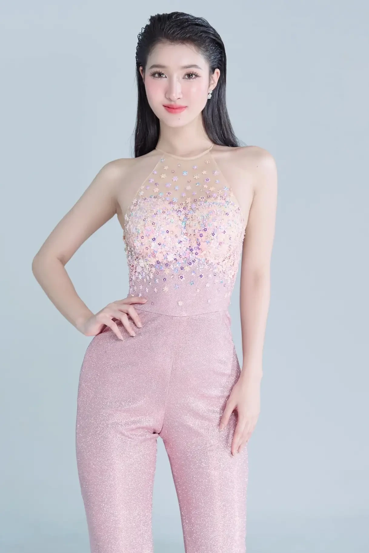 Phương Nhi chuẩn bị nhiều trang phục sắc hồng tại Miss International 2023