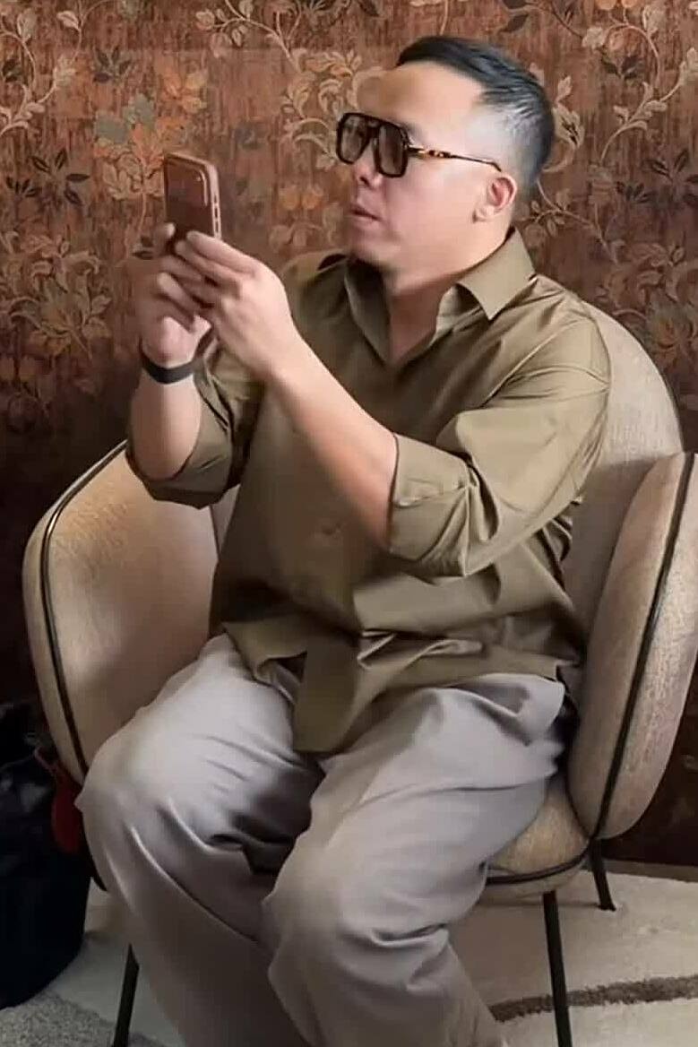 Hoàng Touliver đón sinh nhật bên đồng nghiệp sau ly hôn