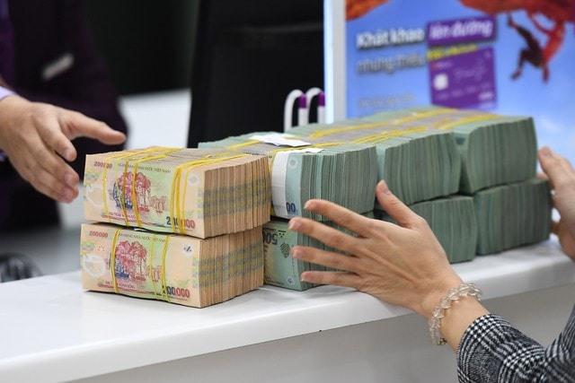 Lãi suất ngân hàng tăng, thêm nhiều lựa chọn hấp dẫn cho người gửi - Ảnh 1.