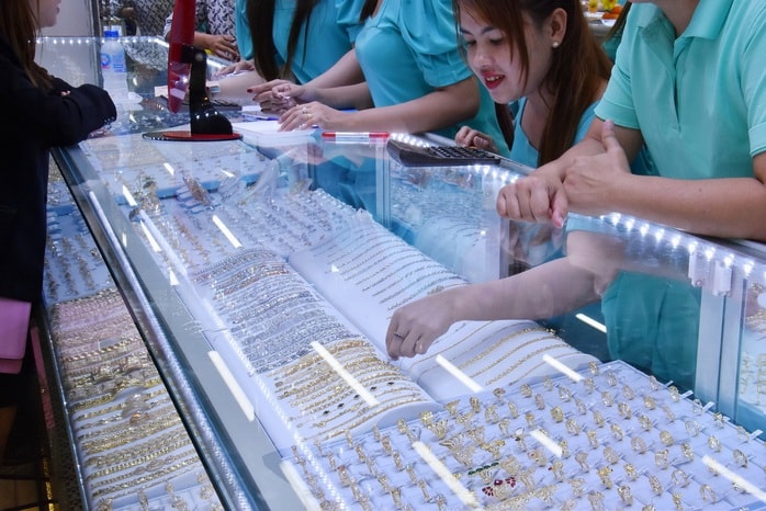 Giá vàng hôm nay 21-1: Giá vàng thế giới tăng hơn 100 USD - Ảnh 1.