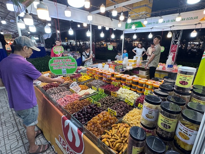 Tha hồ mua sắm tại chương trình kích cầu tiêu dùng phường Hạnh Thông , TP HCM - Ảnh 2.