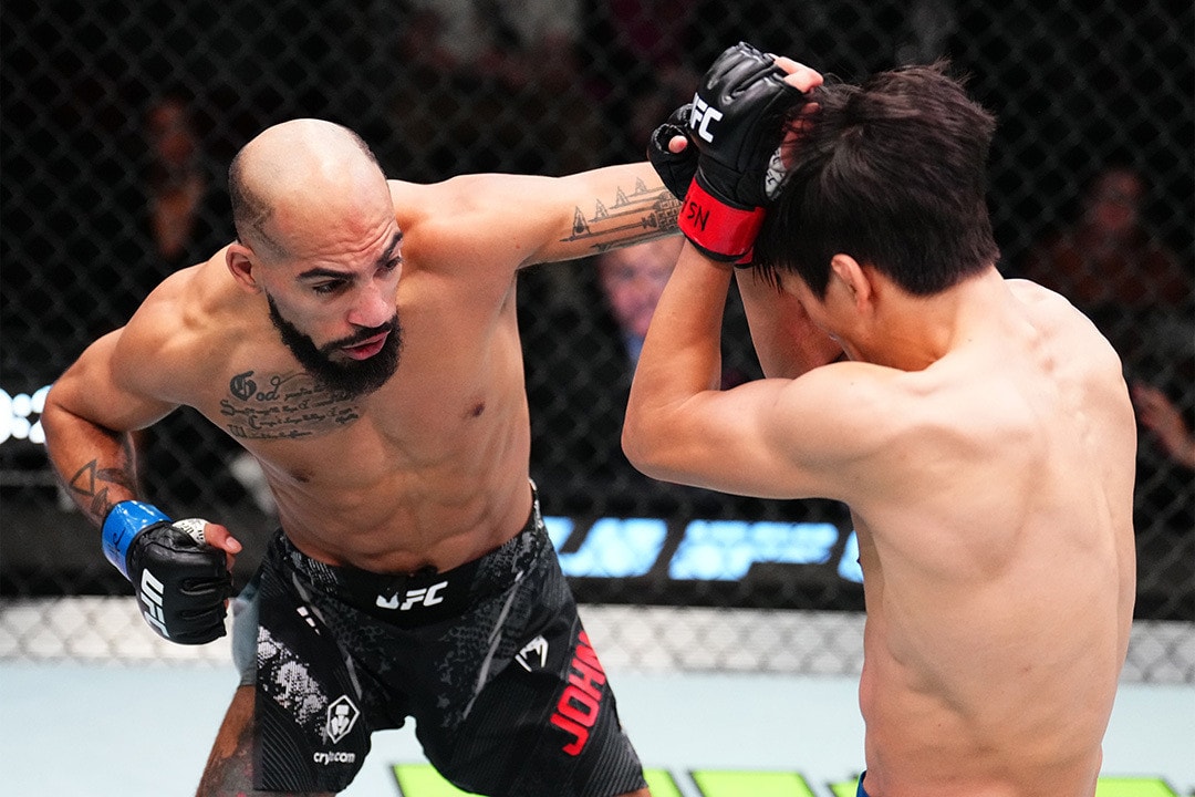 Maksum sẽ đối đầu Johnson.