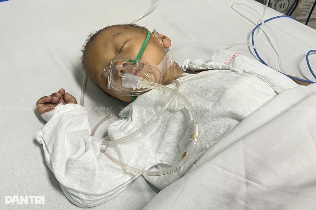 Ánh mắt khát sống của bé trai 4 tuổi mắc u phúc mạc ác tính - 4