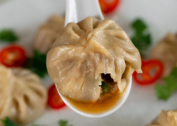 Phần súp trong tiểu long bao. Ảnh: Tripadvisor