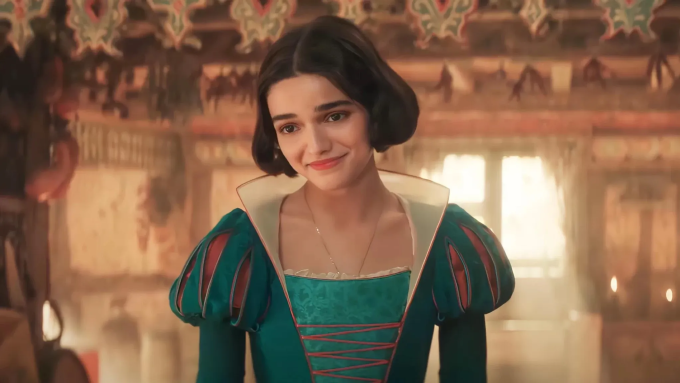 Rachel Zegler trong tạo hình nàng Bạch Tuyết. Ảnh: Disney Studios
