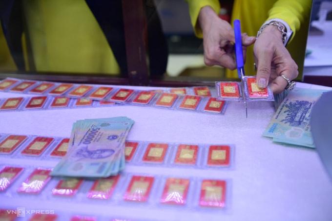 Vàng miếng tại một cửa hàng của SJC, TP HCM, năm 2024. Ảnh: Quỳnh Trần