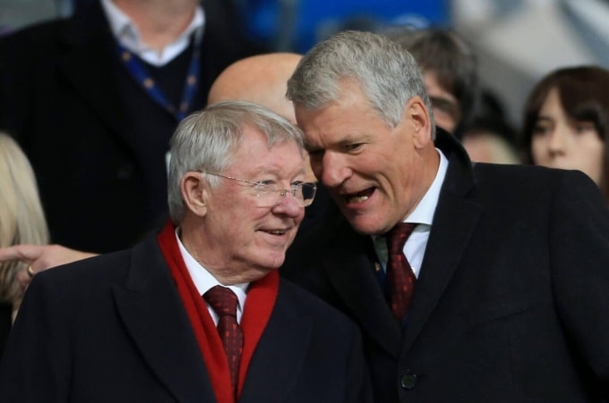 Sir Alex Ferguson (trái) và David Gill dự khán một trận đấu của Man Utd. Ảnh: Reuters