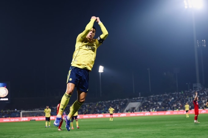 Ronaldo mừng bàn trong trận Damac 1-2 Al Nassr ở vòng 16 Saudi Pro League tối 21/1. Ảnh: Al Nassr