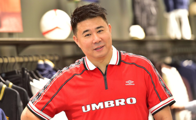 Cựu tiền đạo Man Utd Dong Fangzhuo.