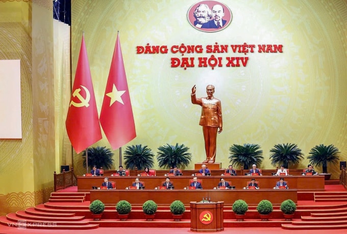 Đoàn Chủ tịch Đại hội Đảng XIV gồm 16 Ủy viên Bộ Chính trị khóa XIII. Ảnh: Giang Huy