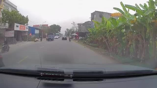 Ôtô lấn làn va chạm với xe đi đúng chiều