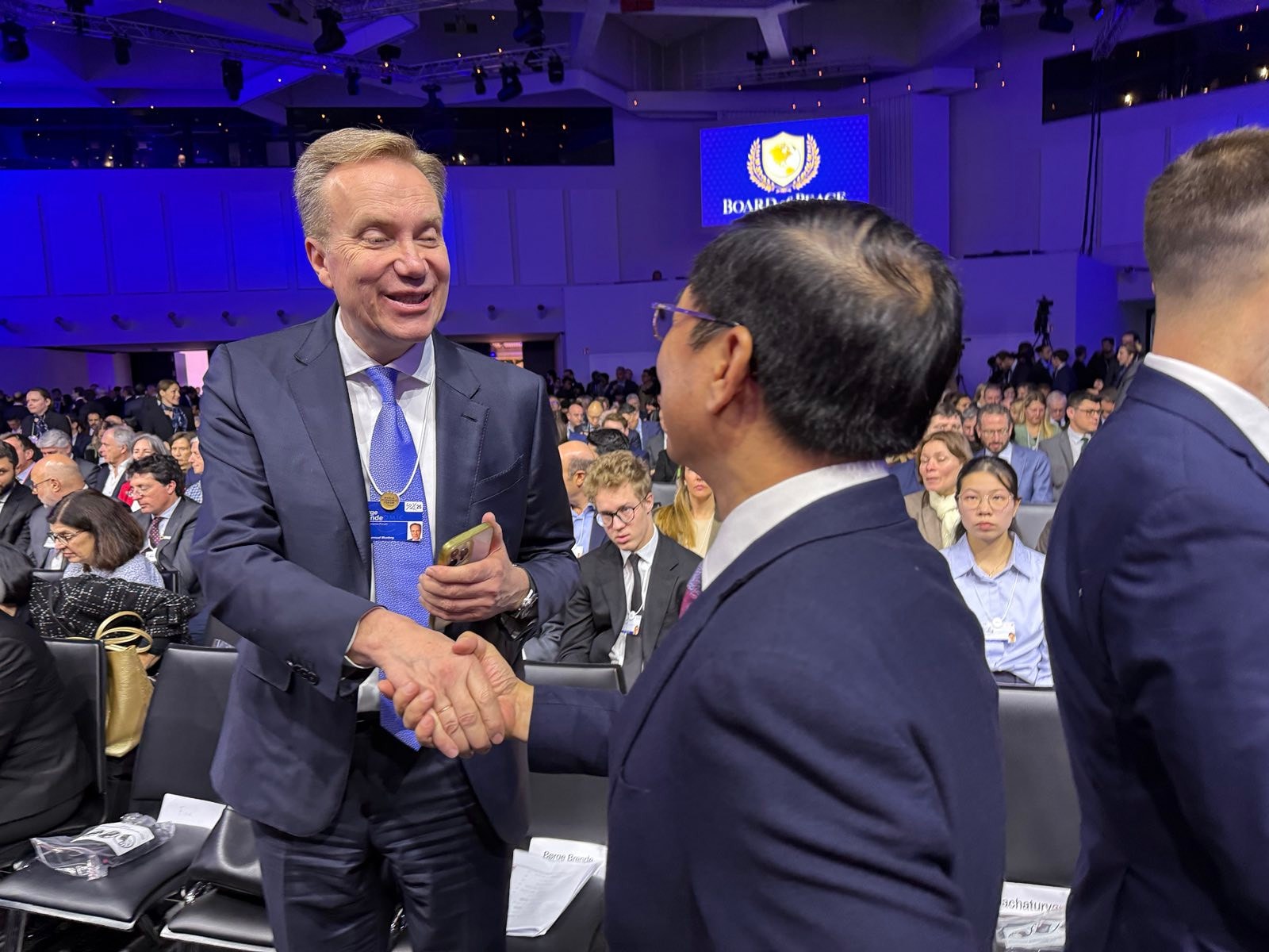 Phó Thủ tướng Chính phủ Bùi Thanh Sơn gặp Chủ tịch Diễn đàn Kinh tế Thế giới Borge Brende (Ảnh: Bộ Ngoại giao Việt Nam)