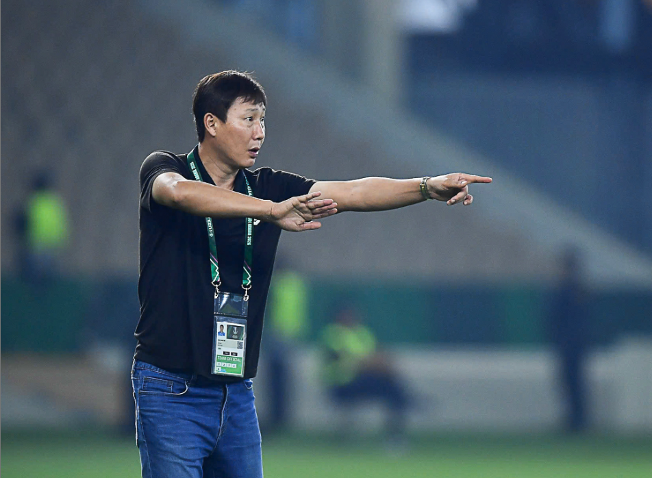 Báo Hàn Quốc lo HLV Kim Sang-sik lặp lại thành tích của ông Shin Tae-yong. (Nguồn: VFF)