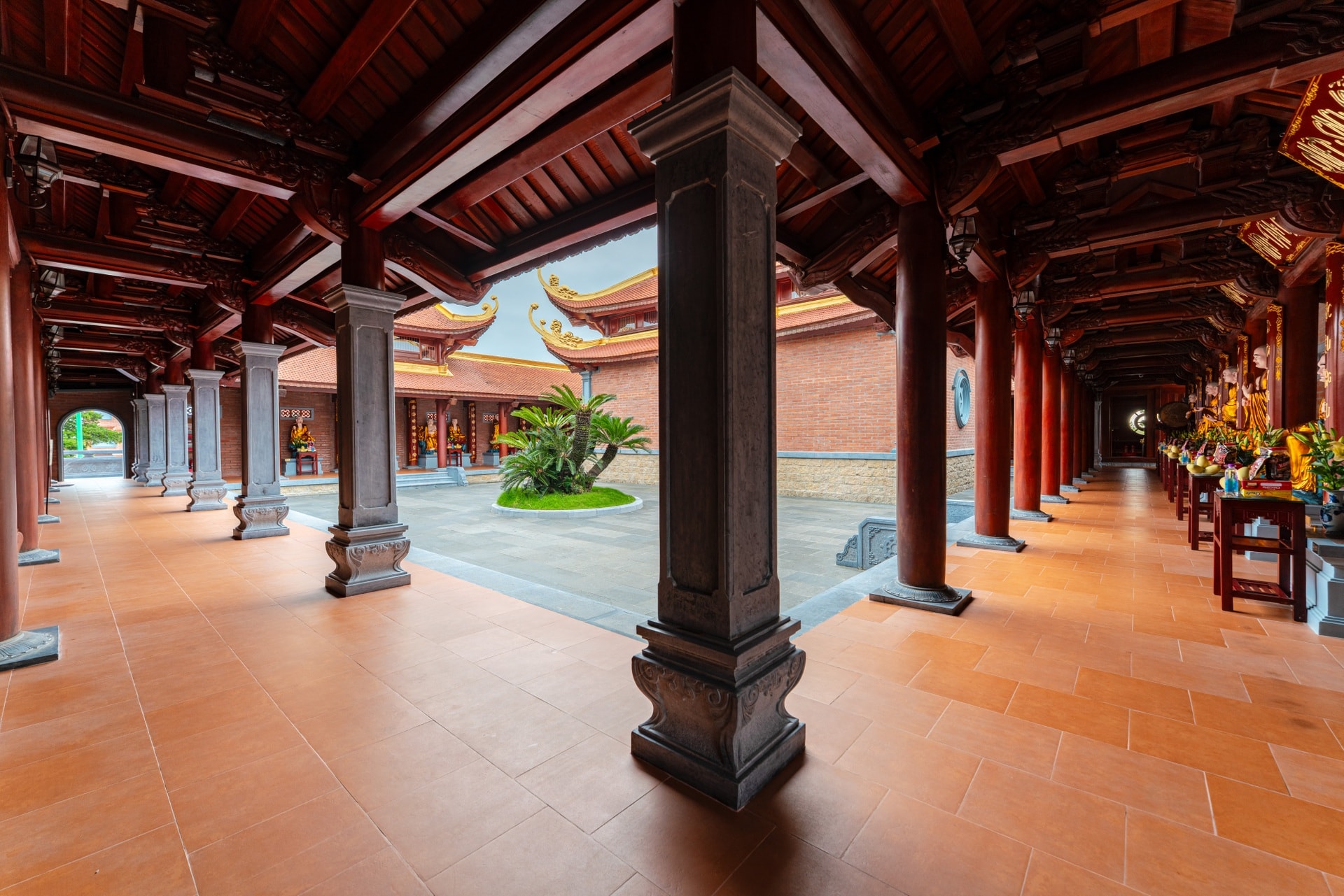 Bên trong ngôi chùa diễn ra lễ hằng thuận của Phương Nhi và chồng tỷ phú - 7