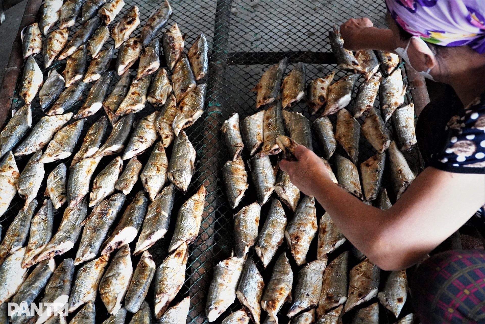 Làng nghề đỏ lửa ngày đêm, thợ thuyền mướt mồ hôi giữa giá lạnh - 10