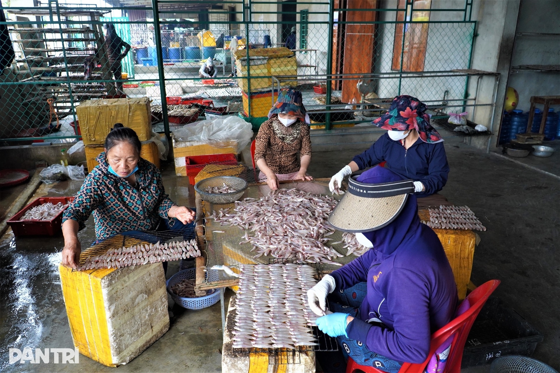 Làng nghề đỏ lửa ngày đêm, thợ thuyền mướt mồ hôi giữa giá lạnh - 2