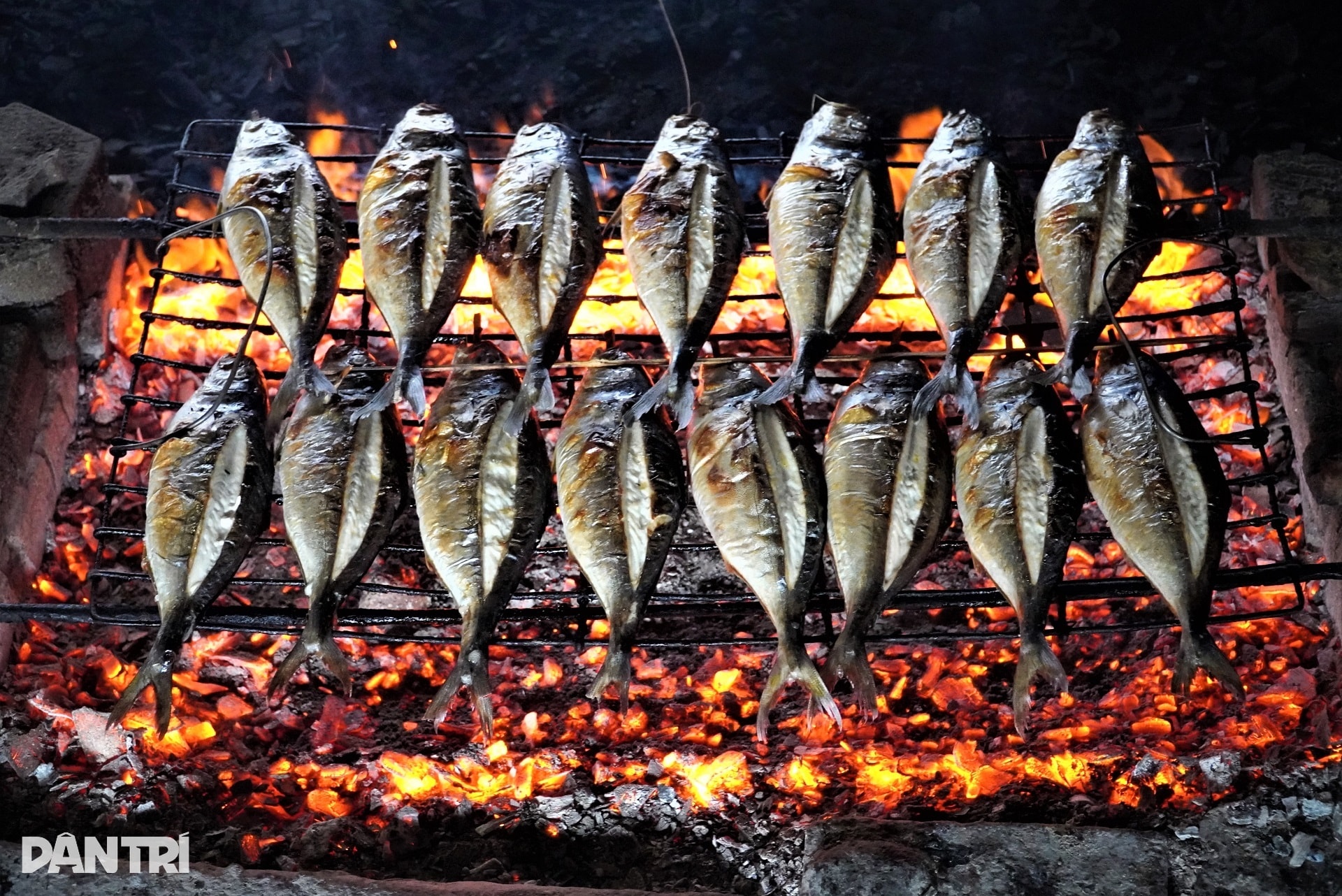 Làng nghề đỏ lửa ngày đêm, thợ thuyền mướt mồ hôi giữa giá lạnh - 4