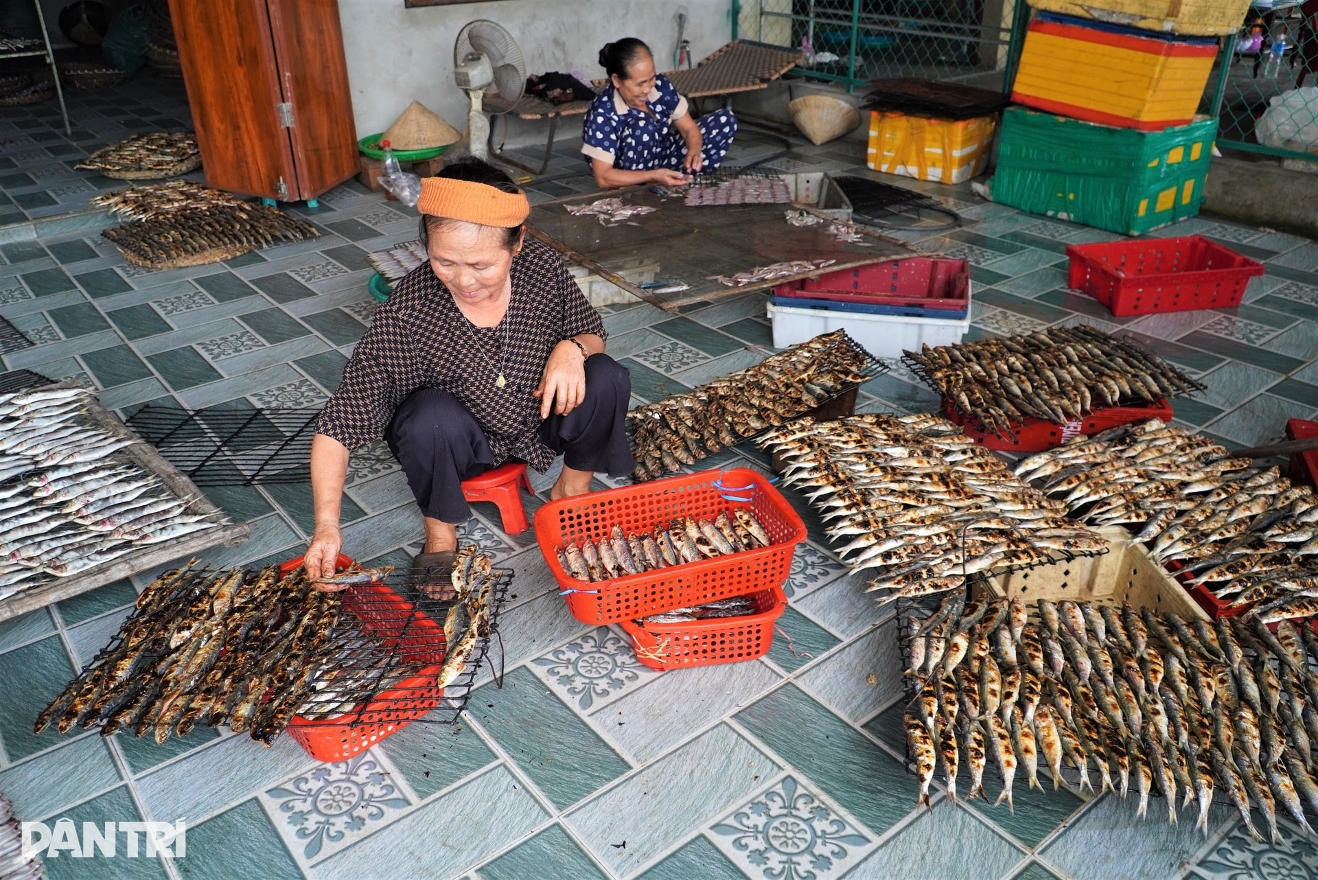 Làng nghề đỏ lửa ngày đêm, thợ thuyền mướt mồ hôi giữa giá lạnh - 11