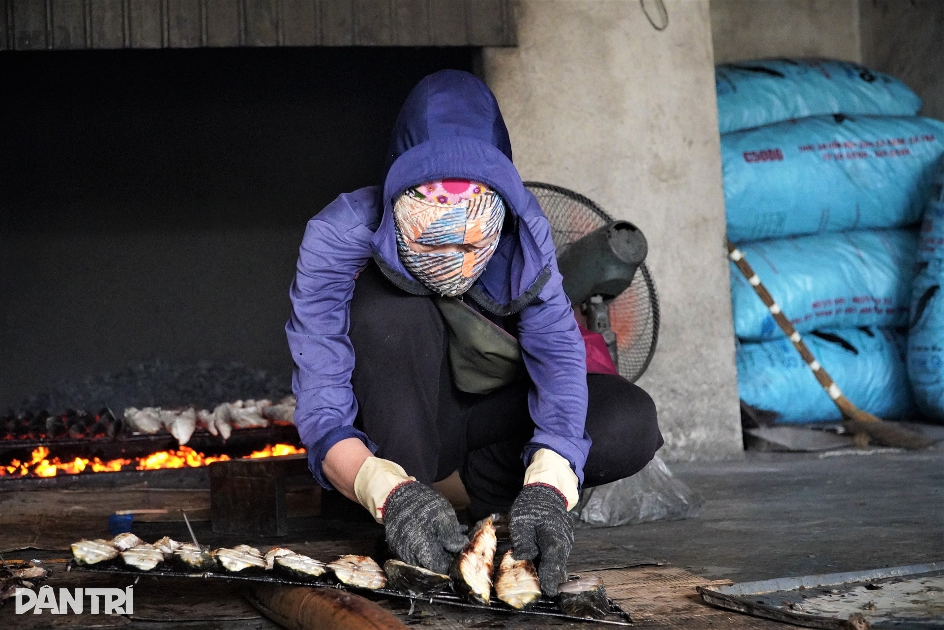 Làng nghề đỏ lửa ngày đêm, thợ thuyền mướt mồ hôi giữa giá lạnh - 8