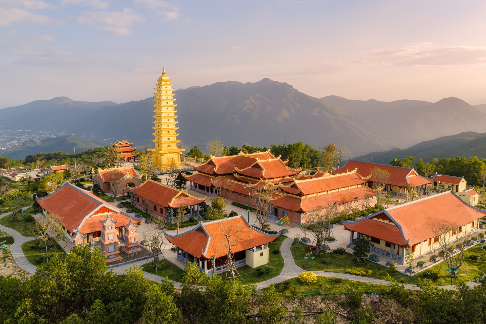 Bên trong ngôi chùa diễn ra lễ hằng thuận của Phương Nhi và chồng tỷ phú - 4