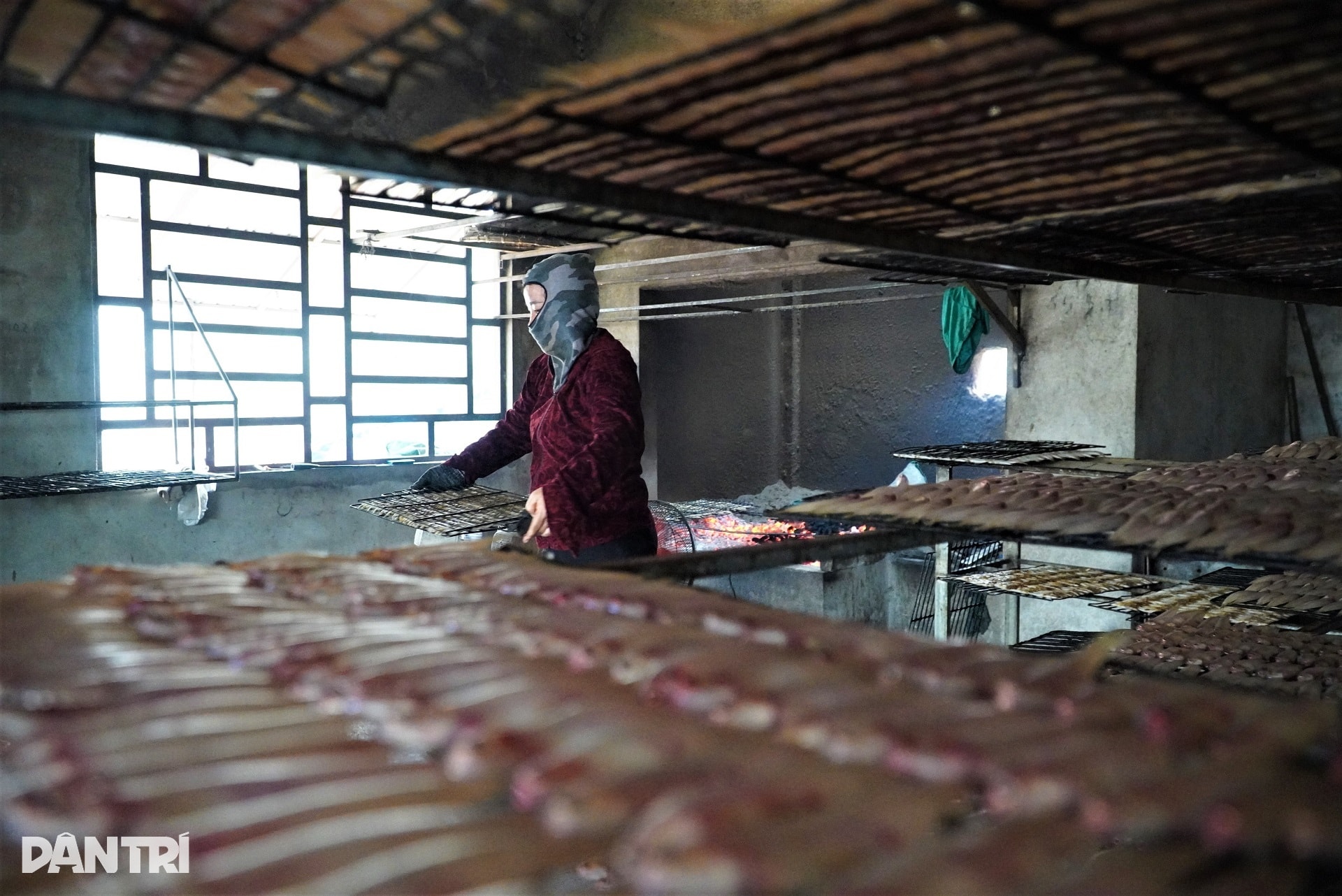 Làng nghề đỏ lửa ngày đêm, thợ thuyền mướt mồ hôi giữa giá lạnh - 3