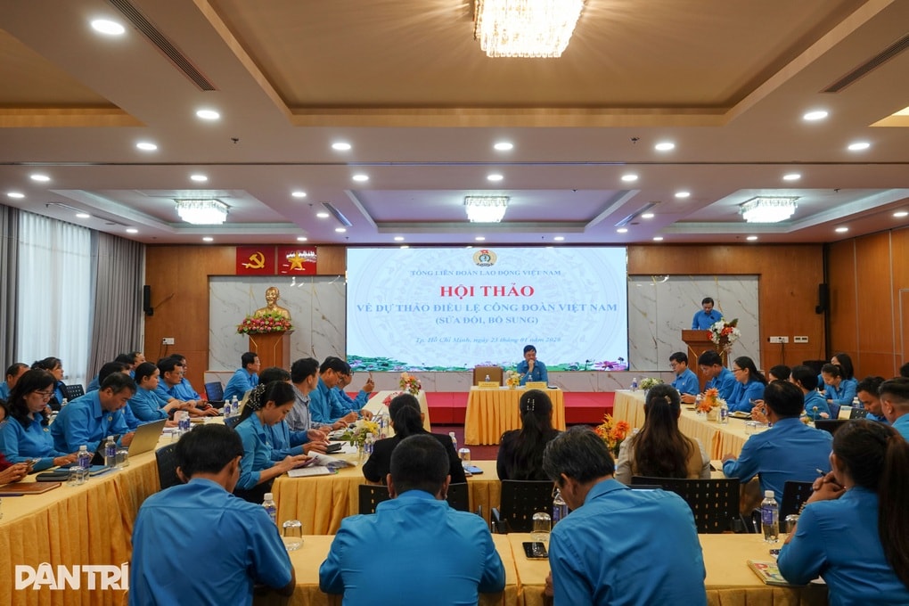 Đề xuất giảm phí công đoàn từ 1% tiền lương xuống mức 0,5%  - 1