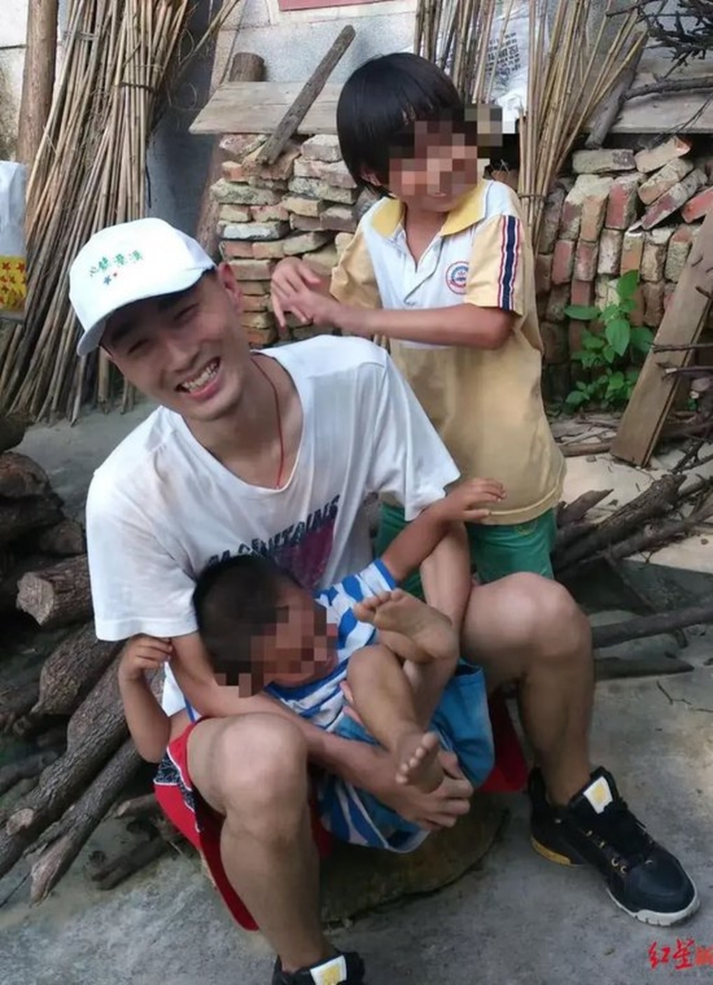 Lập trình viên 32 tuổi đột tử, sau khi mất vẫn nhận tin nhắn công việc - 2 Lập trình viên 32 tuổi đột tử, sau khi mất vẫn nhận tin nhắn công việc - 2