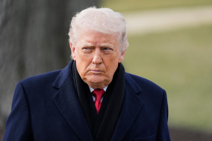 Tổng thống Donald Trump trong khuôn viên Nhà Trắng ngày 16/1. Ảnh: AP