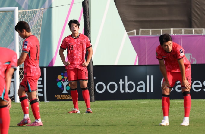 Cầu thủ Hàn Quốc thất vọng sau khi thua Nhật Bản 0-1 ở bán kết U23 châu Á 2026, trên sân King Abdullah ở Jeddah, Arab Saudi ngày 20/1/2026. Ảnh: AFC